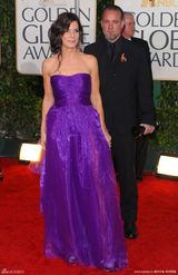 高清组图：桑德拉-布洛克透视紫裙现身 大展性感