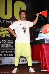 组图：陈奕迅台北签票遭台风搅局 演唱会曲目歌迷选