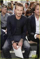 组图：贝克汉姆现身时装周看秀大展型男魅力