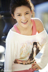 组图：聂鑫写真风格各异 清新秀丽又女王范十足