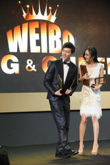 高清组图：冯绍峰杨幂分获微博King与微博Queen