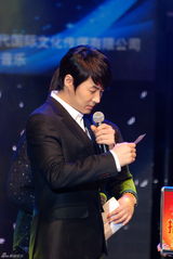 高清组图：神话JUNJIN会歌迷 开心互动劲歌热舞