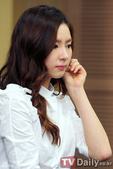 组图：韩星张赫任韩文宣传大使 申世京甜美优雅