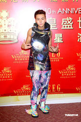 幻灯图：英皇群星出席春茗晚宴 Twins再度“合体” 