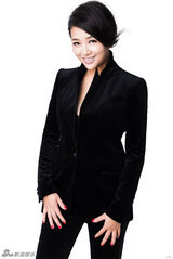 组图：江珊率性写真展现飒爽英姿下的温柔