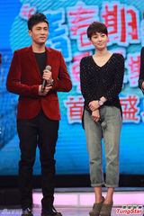 组图：杜淳变实习爸爸 马伊俐拍床戏需老公点头