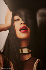 组图：碧昂斯巡演造型设计 女王气场烈焰红唇