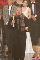 组图：黄子华田蕊妮获视帝后 张智霖获最喜爱奖