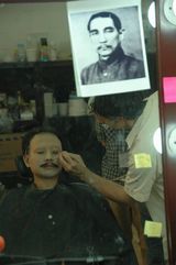 高清：张涵予戴面具 变身“孙中山”过程曝光