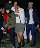 组图：帕丁森与斯图尔特万圣节甜蜜出游