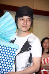 组图：丁当邀冠佑来个唱尬舞 怪兽高喊要退出