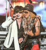 组图：摇滚乐队X-JAPAN完全复活 横滨开唱气氛爆棚