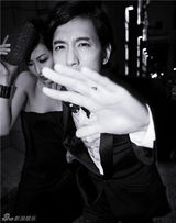 组图：张峻宁拍摄“情境写真” 自揭明星生活