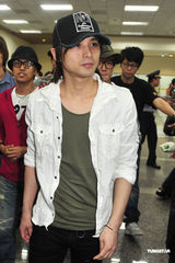 组图：堂本光一身休闲装抵台 暌违十年再开唱