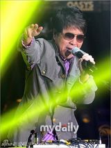 组图：韩国老牌歌手赵容弼发新辑 朴正炫等捧场