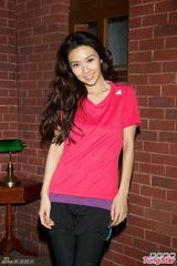 组图：刘心悠薛凯琪动感演绎春夏广告