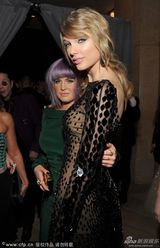 组图：斯威夫特派对变小野豹 透视短裙秀美腿