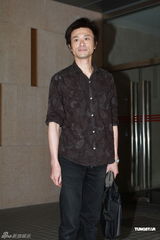 杜丽莎被告拖欠工资 其夫到庭应讯双方未达成和解