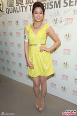 组图：岑丽香情人节与女友人过 单身不寂寞