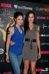 组图：吴彦祖携妻出席网站庆典 被催生子压力大