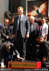 组图：诺兰留名星光大道 《蝙蝠侠》剧组助阵