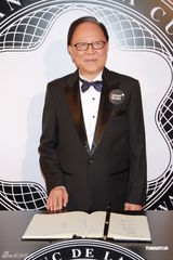 组图：钟景辉获艺术文化大奖 杜琪峰黄秋生到贺