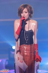 组图：容祖儿林峰领衔金曲榜 G.E.M上演黑丝诱惑