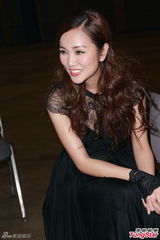 组图：吴雨霏唱失恋歌 许志安称郑秀文难讨好