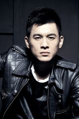 组图：乔振宇最新写真曝光 机车服熟男风范