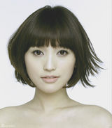 幻灯图：金莎为韩国杂志拍写真 露肩上演“冰美人”