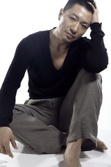 组图：李宗翰最新写真 展现成熟与野性魅力