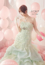 组图：筱田麻里子自创婚纱品牌唯美梦幻