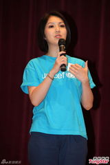 组图：杨千嬅出席国际母乳哺育周活动