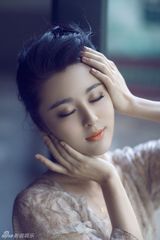 组图：甘露眼波流转尽展恬静娇媚