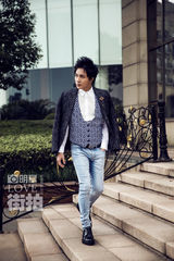 明星爱街拍：薛之谦偶遇时尚 打造花样年华