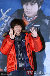 组图：韩星朱元开粉丝签名会 略显疲惫