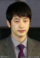 组图：朴施厚受讯8小时显憔悴 称最近非常痛苦