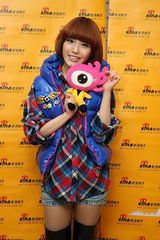 高清组图：对话韩国新人歌手IU 甜甜浅笑可爱迷人