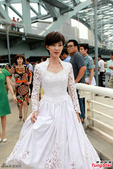 组图：王丽坤拍《多米诺》否认插足于和伟婚姻