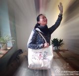 组图：吕颂贤引领素时尚 悟空手势引模仿