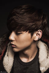 高清组图：韩团NU'EST冬季写真大秀美少年范儿