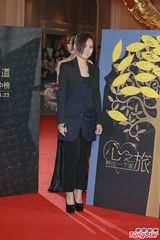 组图：榜中榜小贝贴面女主播 EXO-M西装俊朗