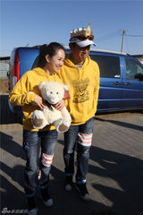 组图：王志飞公益生日会 和孩童亲近自然