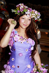 组图：卫诗复工化身伊甸娃娃 参演新片坦言很开心