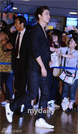 组图：裴勇俊金秀贤等捧场朴振英新片