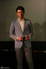 幻灯：李光洁现身《大周末》周年庆 型男造型人气高