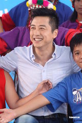 组图：庾澄庆热心公益 校园嘉年华呼吁弱势学子