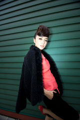 组图：秦岚最新写真曝光 个性造型秀冷艳