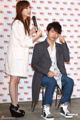 组图：张栋梁雅痞风帅气亮相 睽违两年再发专辑