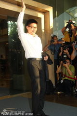 组图：郭晶晶南沙婚宴 奥运跳水冠军杨景辉入场